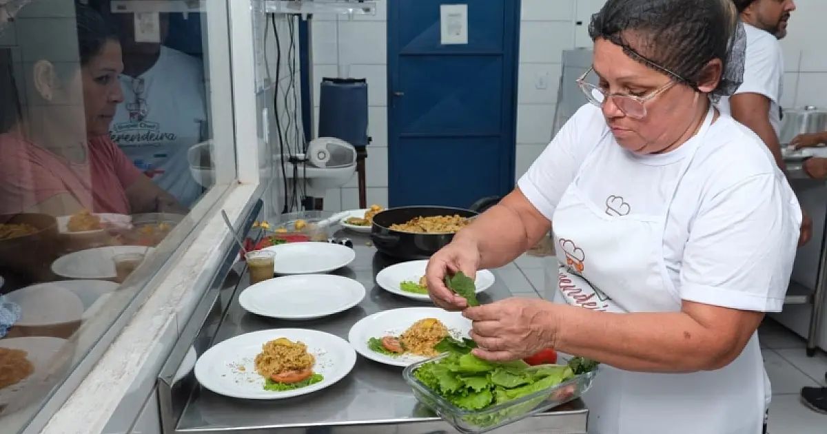 Tilápia à moda pantaneira vence etapa municipal do Super Chef Merendeiras em Ladário