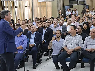 Governador assina convênios para promover qualificação profissional de 13 mil trabalhadores