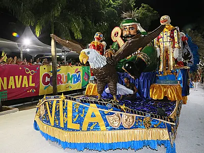 Vila Mamona encerra desfiles de 2023 com homenagem a obra de Azzis Iunes