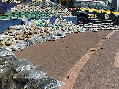 PRF apreende 452 Kg de cocaína e skunk em Corumbá