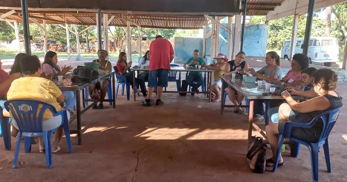 Projeto oferece oficina de modelagem em argila para artesãos de Ladário