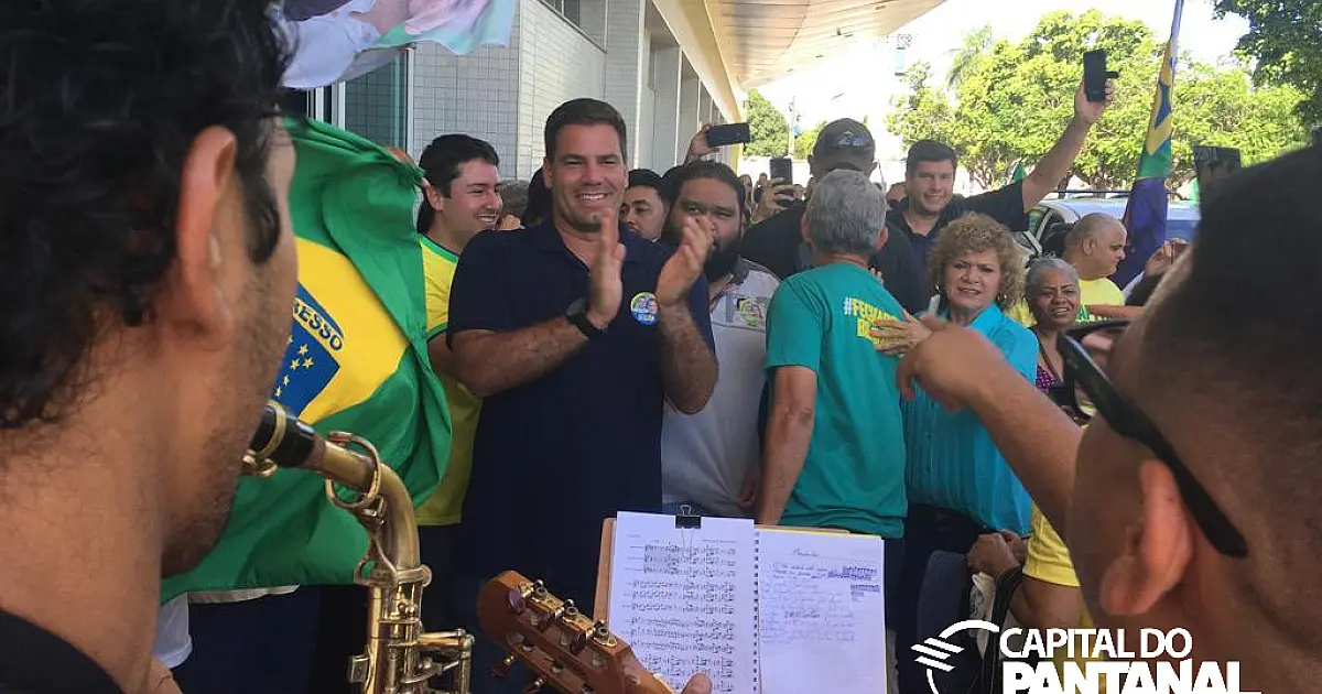 Em Corumbá Capitão Contar faz campanha e fala dos projetos para o município