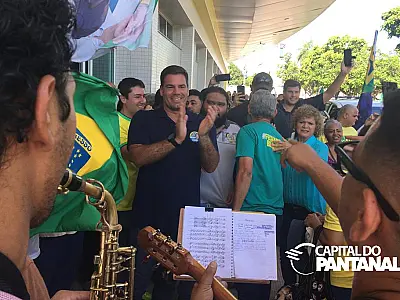 Em Corumbá Capitão Contar faz campanha e fala dos projetos para o município