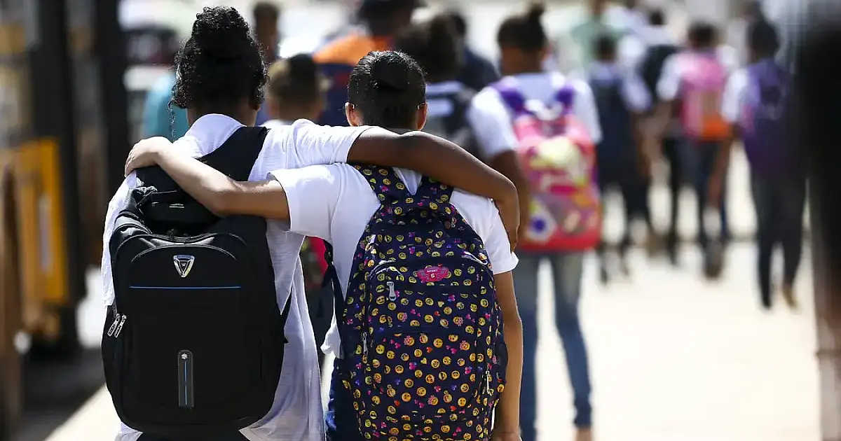 Dia do Amigo: relação é fundamental para a saúde mental, diz psicóloga