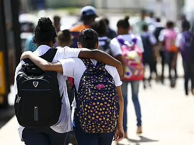 Dia do Amigo: relação é fundamental para a saúde mental, diz psicóloga