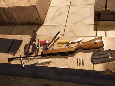Professor é preso com rifle e materiais de caça