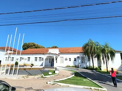 Médico denunciado por cobrar cirurgia do SUS é demitido em Corumbá