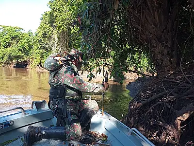 PMA fiscaliza 23 embarcações e 62 pescadores no rio Miranda, e apreende petrechos ilegais de pesca