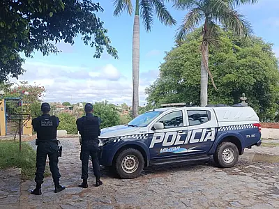 Mulher tem roupas rasgadas e homem sofre lesões em briga no bairro Maria Leite