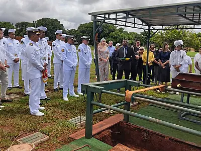Marinha do Brasil faz homenagem póstuma no sepultamento do Fuzileiro Naval Osório Xavier