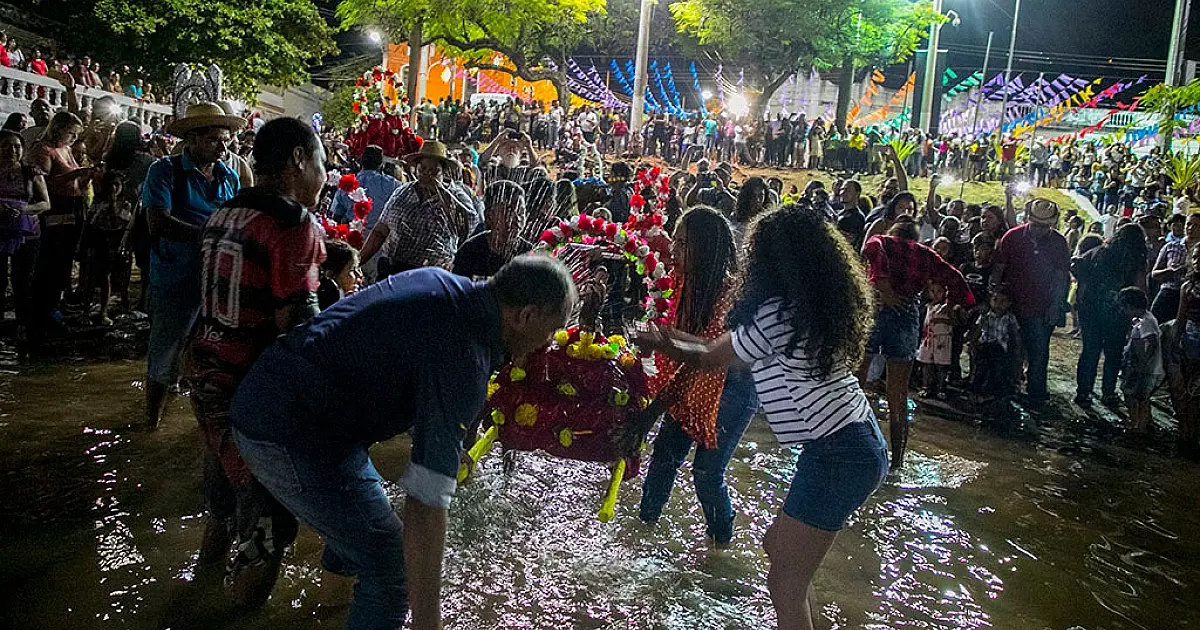 Banho de São João leva fé e tradição ao Rio Paraguai nesta terça (23)