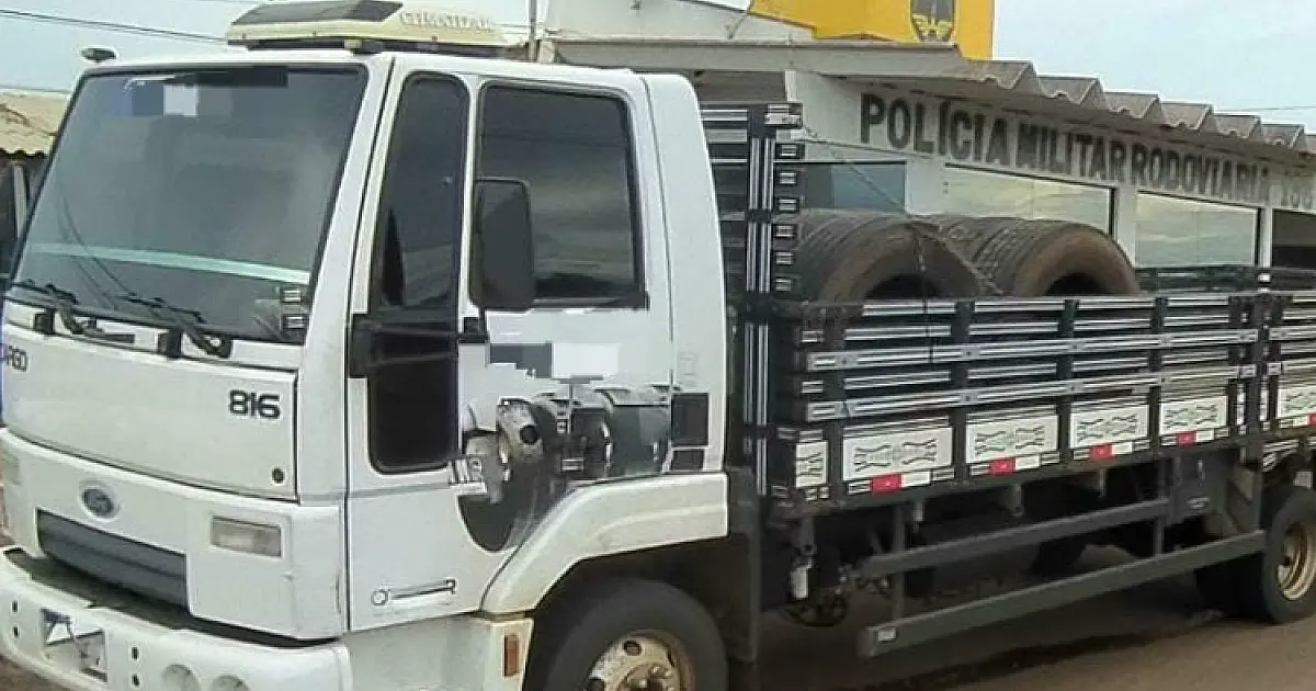 Empresa é multada em R$ 11,6 mil por transporte ilegal de pneus usados importados
