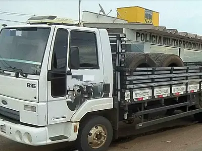 Empresa é multada em R$ 11,6 mil por transporte ilegal de pneus usados importados