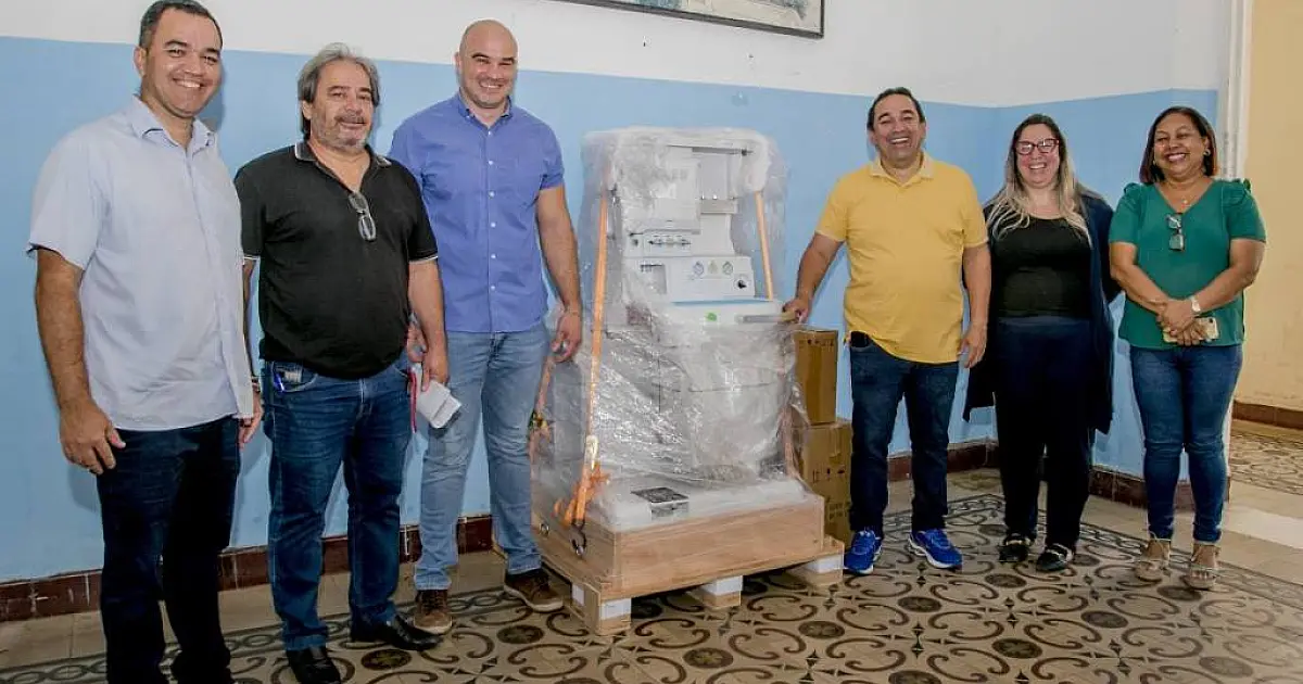 Prefeito entrega equipamento de anestesia para Santa Casa de Corumbá