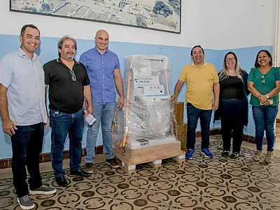 Prefeito entrega equipamento de anestesia para Santa Casa de Corumbá