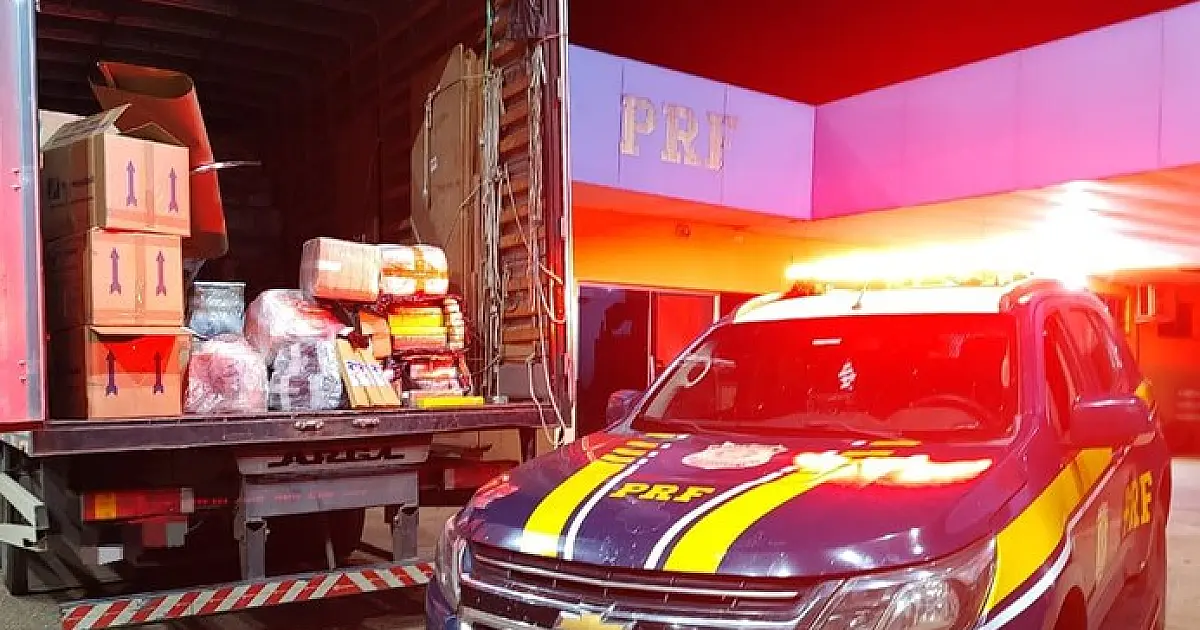 PRF apreende 2 toneladas de maconha escondida em caminhão de mudança
