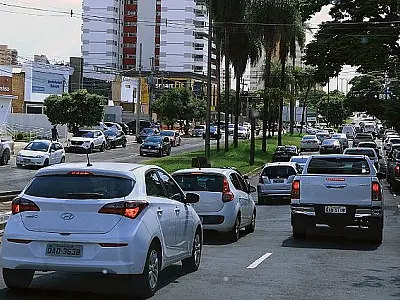 Veículos com placa final 0 devem ser licenciados em outubro