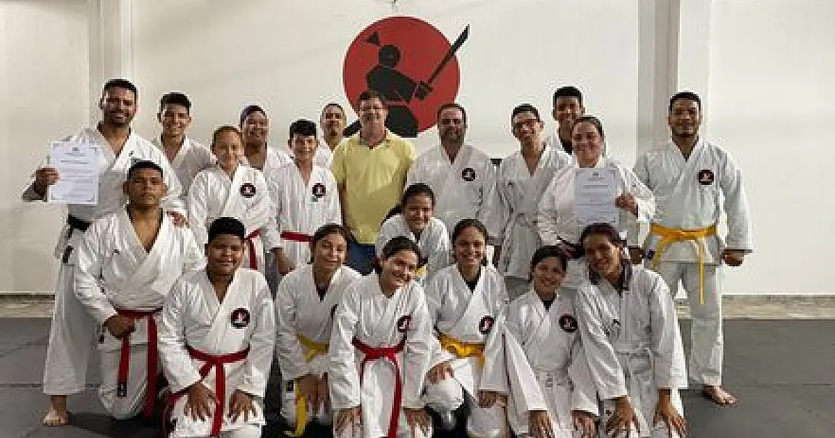Vereador homenageia karatecas do Samurai Dojô por conquistas em competição nacional