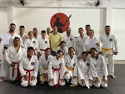 Vereador homenageia karatecas do Samurai Dojô por conquistas em competição nacional