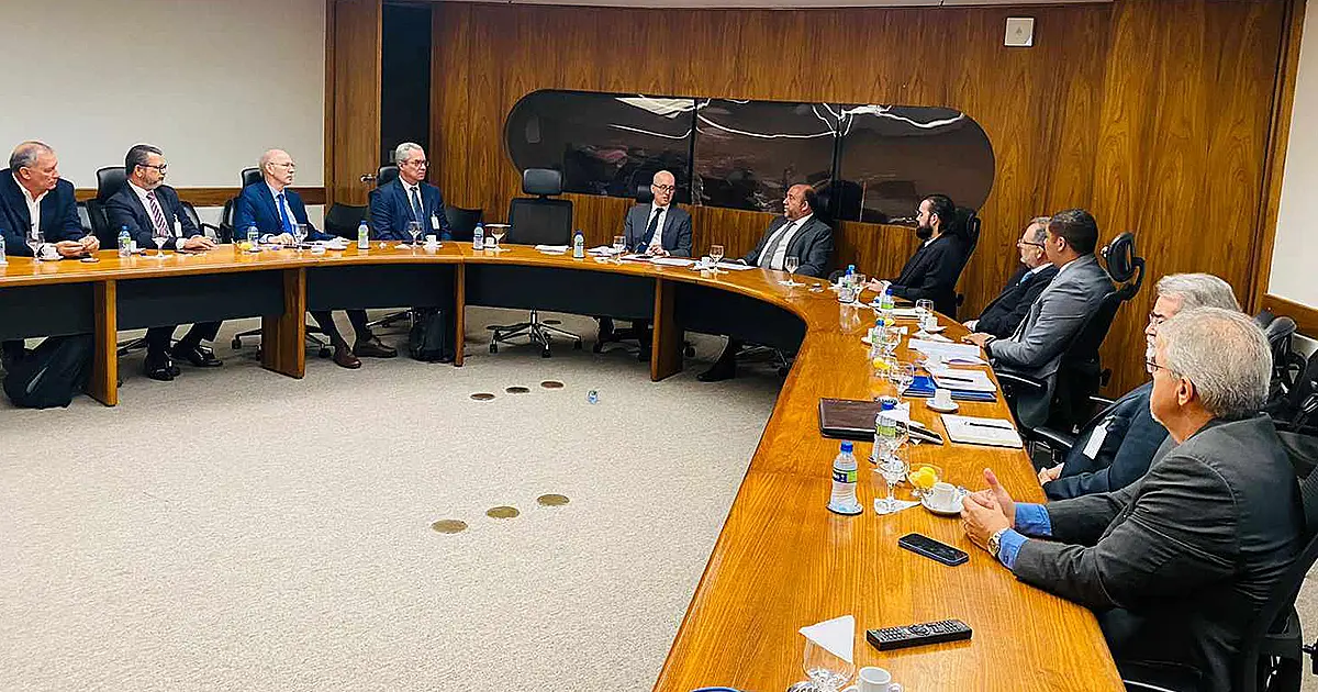 Em Brasília, Corumbá discute navegação e licenciamento ambiental do rio Paraguai