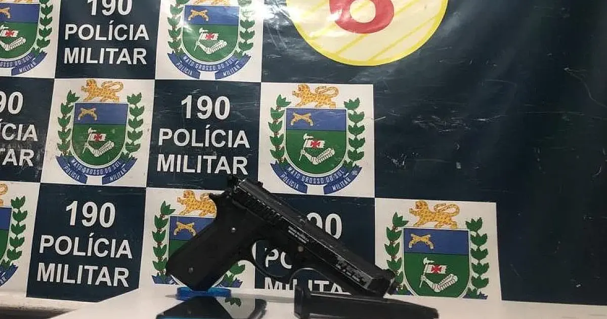Dupla é presa com simulacro e celular roubado