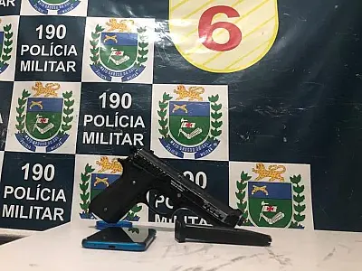 Dupla é presa com simulacro e celular roubado
