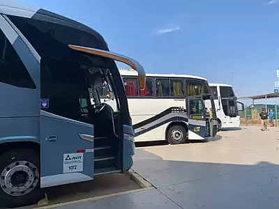 Fiscalização intercepta 3 ônibus clandestinos com passageiros bolivianos