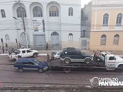 Agetrat fiscaliza e apreende carros de bolivianos