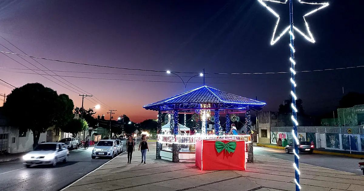 Praça Central decorada é opção de entretenimento neste Natal em Ladário