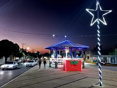 Praça Central decorada é opção de entretenimento neste Natal em Ladário