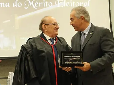 Azambuja recebe maior honraria da Justiça Eleitoral de Mato Grosso do Sul