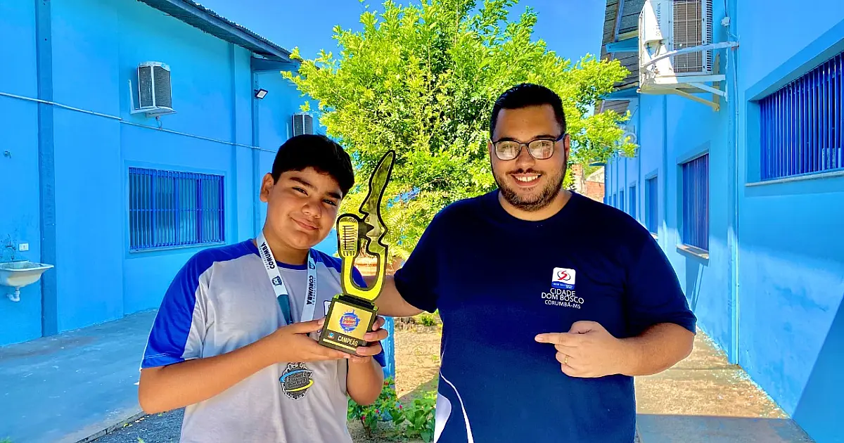 Adolescente atendido pela Cidade Dom Bosco fica em primeiro lugar no Festival Estudantil da Canção