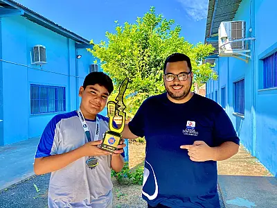 Adolescente atendido pela Cidade Dom Bosco fica em primeiro lugar no Festival Estudantil da Canção