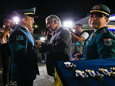 Governador entrega Medalha Tiradentes para 135 personalidades por apoio a Polícia Militar