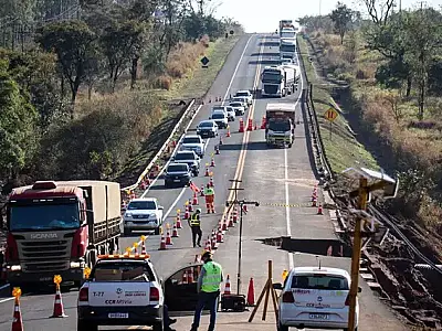 Trecho destruído por rompimento de barragem na BR 163 deve levar 15 dias para ser recuperado