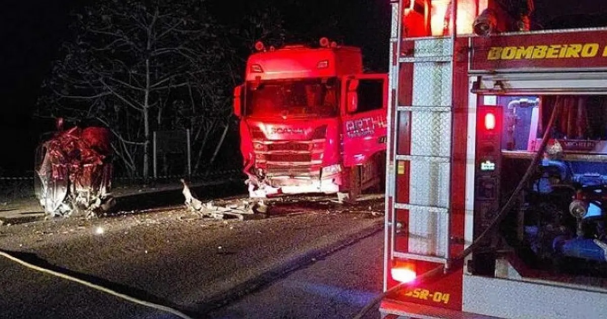 Motorista morre em colisão com carreta na BR 262