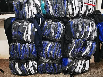Carro é recuperado com 115 quilos de roupas na Cabriteira