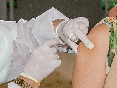 Máscaras só são obrigatórias em unidades médicas ou hospitalares, escolas e no transporte coletivo