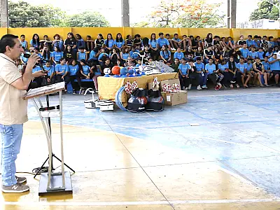 Escolas da REME de Corumbá recebem instrumentos musicais e materiais esportivos
