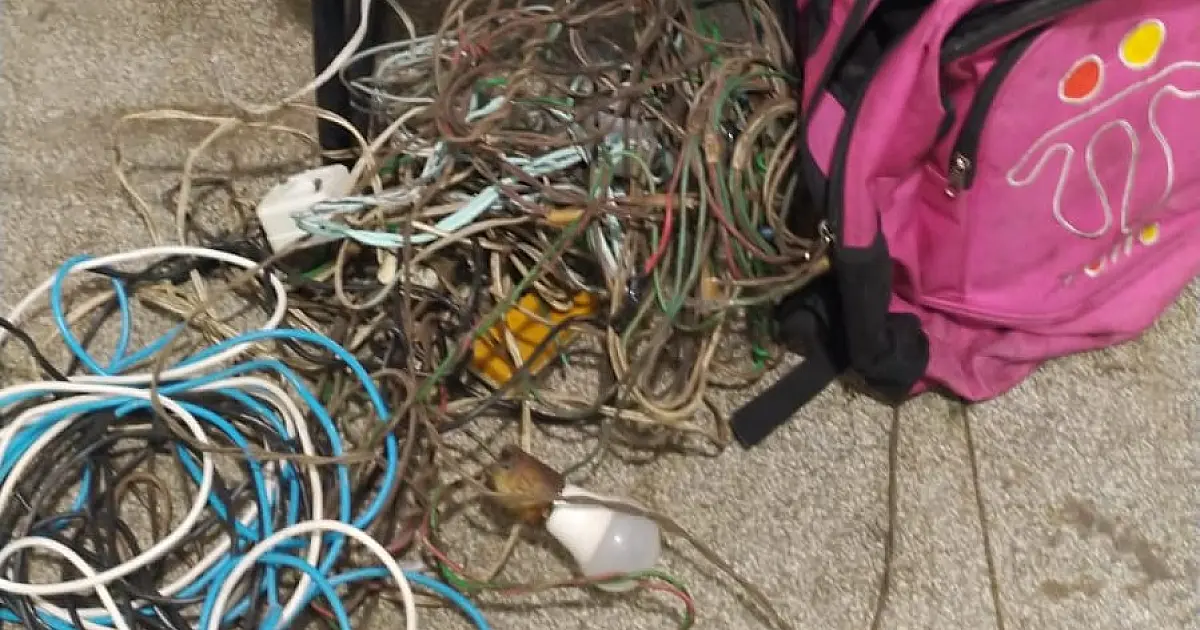 Ladrão é preso após furtar fiação elétrica de casa no centro