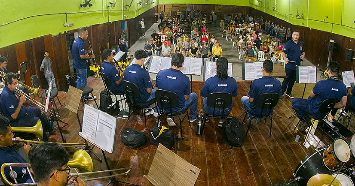 Aula inaugural da Escola de Música Manoel Florêncio reúne pais e alunos