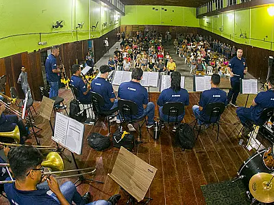 Aula inaugural da Escola de Música Manoel Florêncio reúne pais e alunos