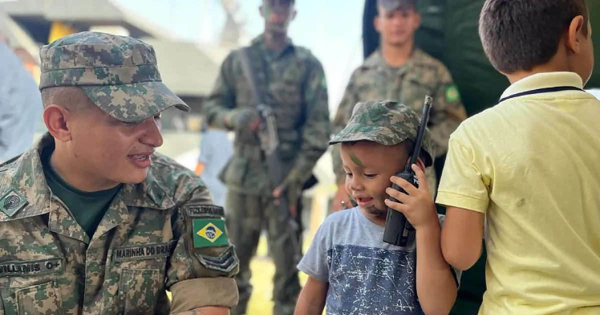 Militares realizam ações sociais e pintam escola em Porto Murtinho