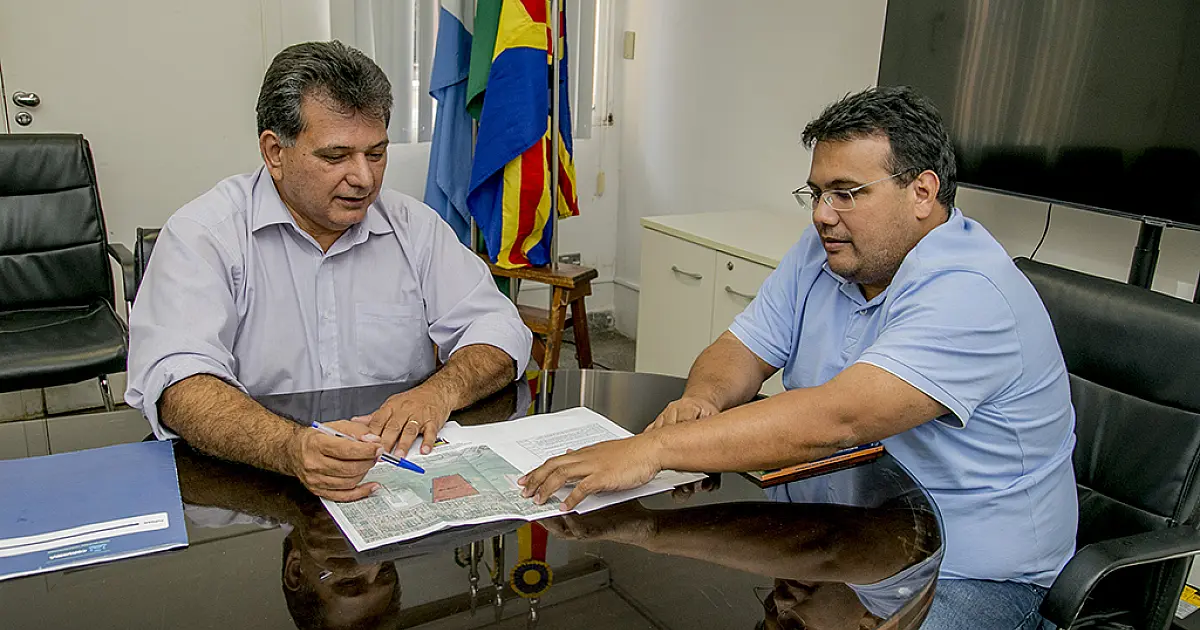 Prefeito busca solução para garantir a construção de 181 casas populares em Corumbá