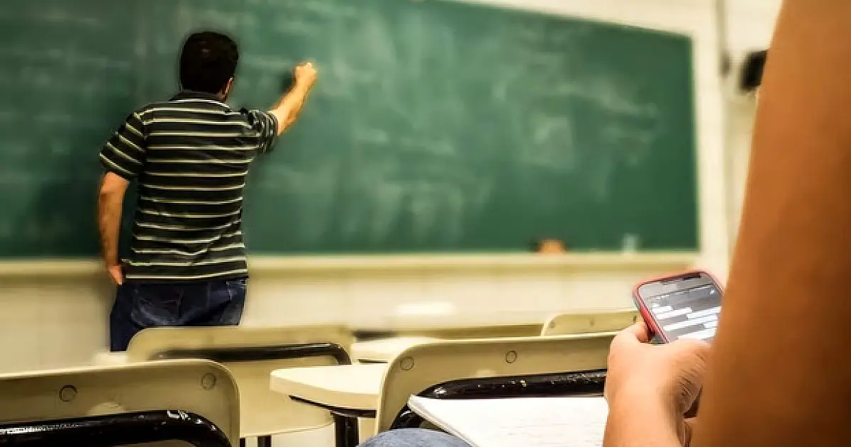 Proposta proíbe o uso de celulares na rede pública de ensino de Corumbá