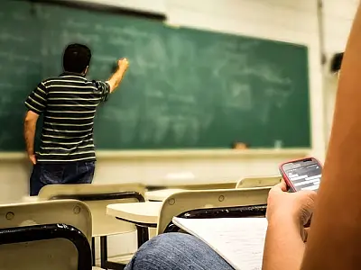 Proposta proíbe o uso de celulares na rede pública de ensino de Corumbá