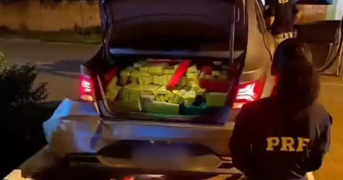 Motorista abandona carga de 988 quilos de maconha após perseguição da PRF