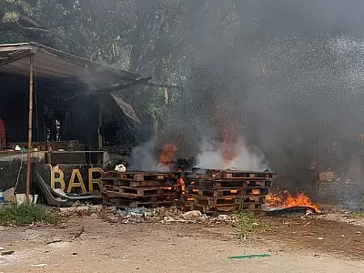 Fogo atinge materiais recicláveis em casa na região central