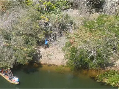 Turistas e piloteiro são localizados em mata na beira do Rio