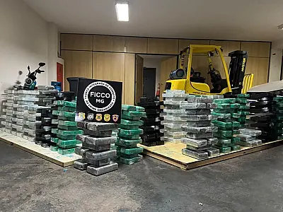 Caminhão de minério que saiu de Corumbá é apreendido com 420 kg de cocaína